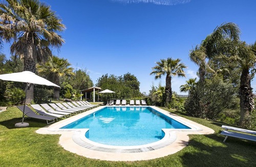 Poco Barreto Villa | Charming Algarve Villa | Villa Quinta Luz | 9 Bedrooms | Large Pool & Snooker