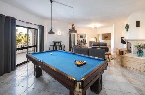 Poco Barreto Villa | Charming Algarve Villa Villa Quinta Luz 9 Bedrooms Large Pool & Snooker