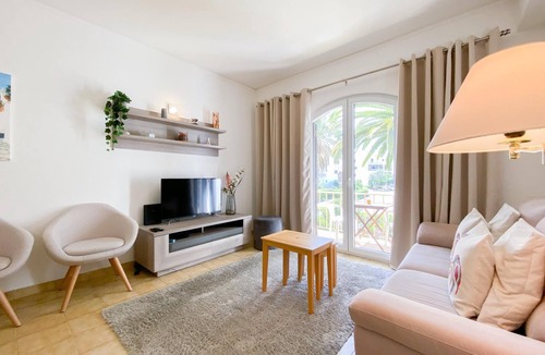 Funchal Apartment | Charming apartment in a quiet area with a pool