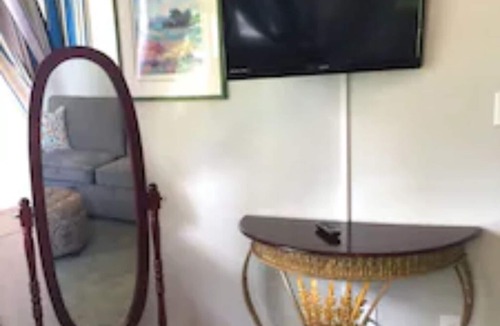 Lodi Bed & Breakfast | Charming B&B in the heart of Lodi, CA (Bordeaux Suite)