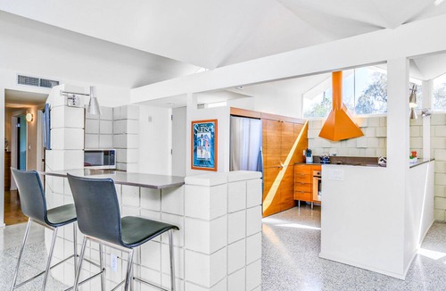 Araby Commons Condo | Charming & bright mid-century condo with shared pool - Free WiFi