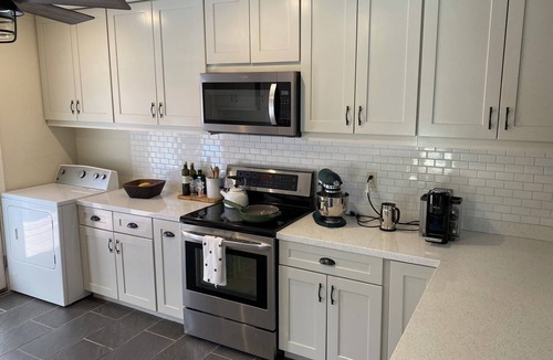 Modesto House | Charming Bungalow on Magnolia Avenue