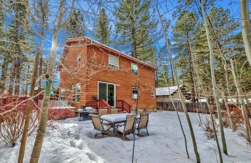 Bijou Pines House | Charming cabin in South Lake Tahoe (close to lake + hot tub + yard)