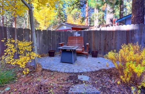Bijou Pines House | Charming cabin in South Lake Tahoe (close to lake + hot tub + yard)