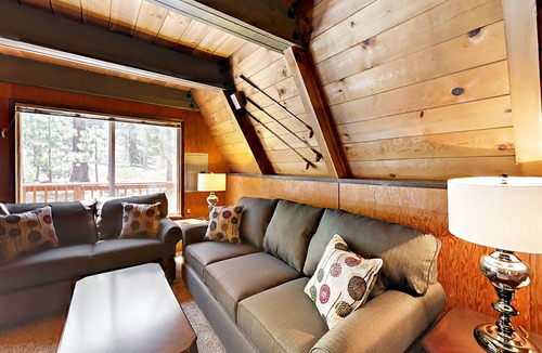 Christmas Valley House | Charming chalet with private hot tub & fireplace - near skiing, beaches & hiking