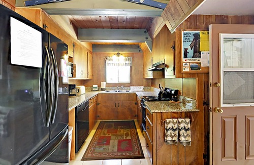 Christmas Valley House | Charming chalet with private hot tub & fireplace - near skiing, beaches & hiking