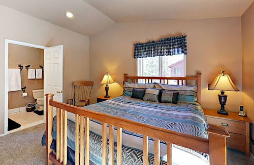 Christmas Valley House | Charming chalet with private hot tub & fireplace - near skiing, beaches & hiking