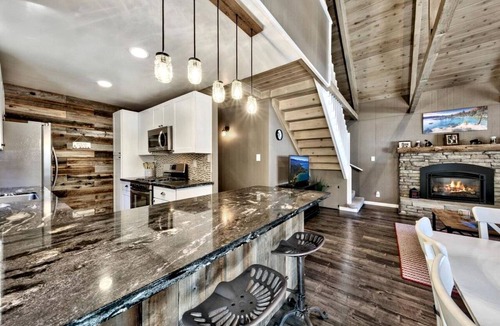 Tahoe Island Cabin | Charming Chalet with Modern Comfort and Cozy Retreat in South Lake Tahoe, California