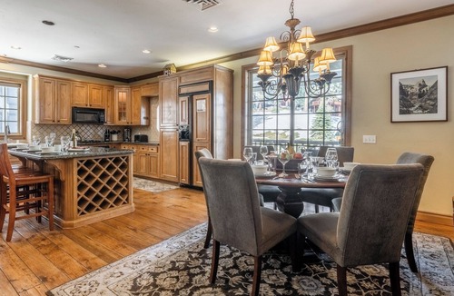 Mammoth Lakes Cabin | Charming Chalet at Sonenalp | Walk to Canyon + Hot Tub, Sauna, Garage