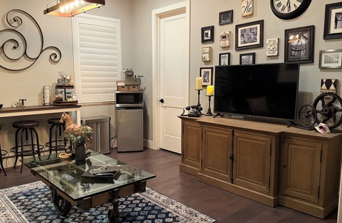 Manteca Apartment | Charming & Cozy One-Bedroom Studio – Your Perfect Getaway Awaits!