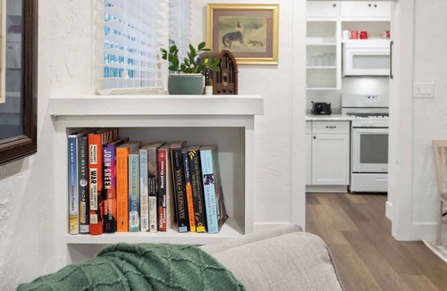 Visalia House | Charming Duplex Retreat Steps from Downtown Visalia