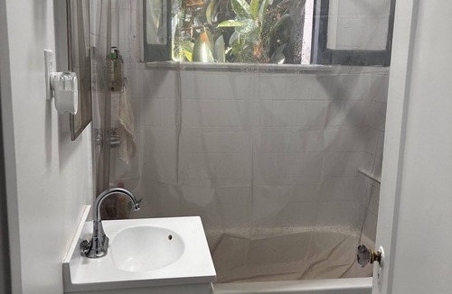 Westlake Apartment | Charming fully furnished apartment in beautiful Los Angeles with cool AC breeze