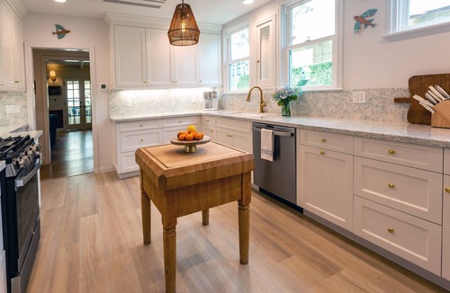 Avalon House | Charming, large historic home, newly renovated, sleeps 12 - steps to the beach!