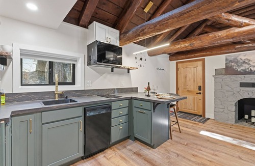 Fish Camp Cabin | Charming Log Cabin, 2 mi to Yosemite South Gate.