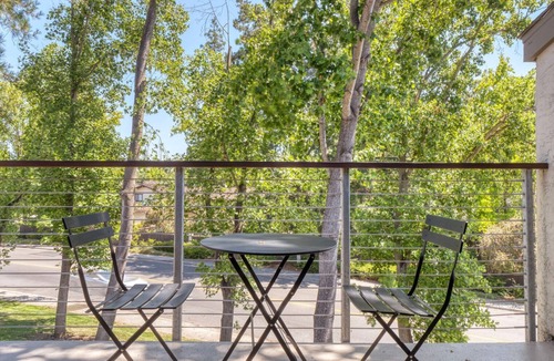 Sharon Heights Apartment | Charming Menlo Park 1BR w/Gym & Pool, nr Shops, by Blueground