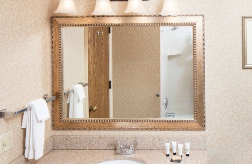 Downtown Hotel | Charming Pet-Friendly Room Near Redwood Forest - Easy Access to Hwy 101