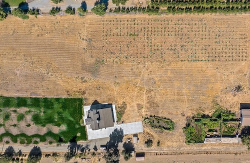 Exeter House | Charming Private 3-bedroom farmhouse to Sequoias National Park