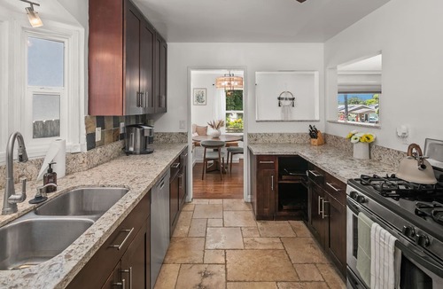 North Park House | Charming retreat with AC and outdoor oasis, just 3 blocks from Lafayette Hotel