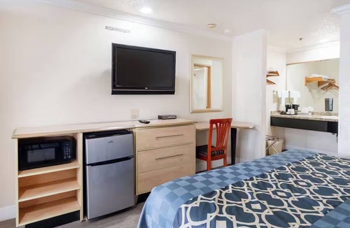 Corcoran Hotel | Charming Room with Private Bath & TV, Close to Parks & Popular Attractions