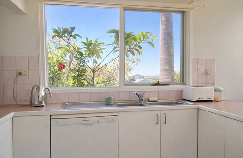 Rye Cottage | Charming Self-Contained Cottage in Heart of Rye - Close to Beaches & Hot Springs