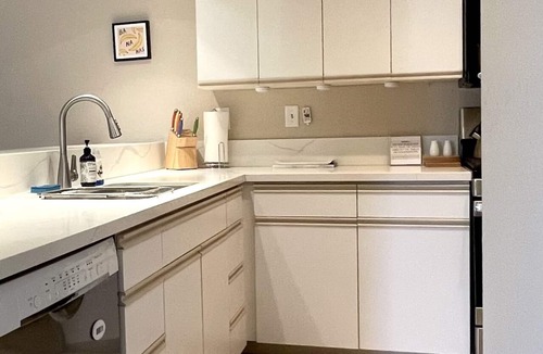 Cathedral City Condo | Charming & Serene 2nd-Fl Condo with Stunning Mountain Views & Central Location