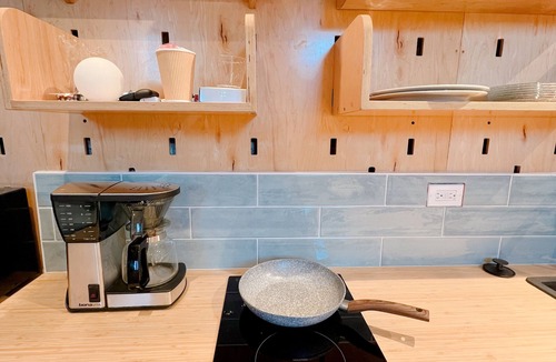 Russian Hill Condo | Charming Studio Sleeps 2 On the Park on Top of Hill, SweepingViews of the City