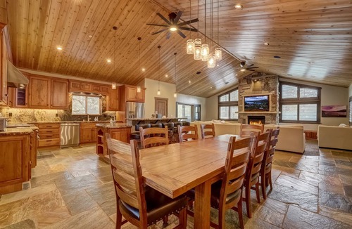 Tahoe Paradise House | Chateau de Navahoe - Rooftop hot tub, luxury, and style!