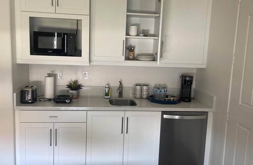 Fontana Apartment | Cheerful 1 bedroom Apartment located in the heart of Fontana