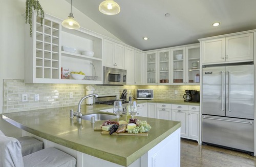 Avila Beach Condo | Cheerful 2BR Condo 3 min Walk to Beach - Pet OK