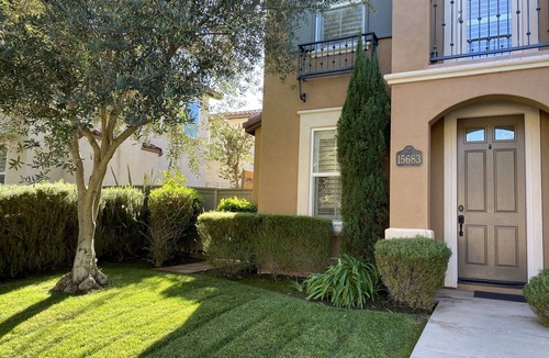 San Diego House | Cheerful 3/2.5 home: spa, private ofc & 2 car gar.