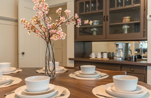 Reno/Tahoe Airport House | Cheerful 3-bedroom with free parking on premesis