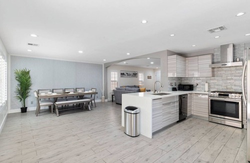 Rhodes Ranch House | Cheerful 5-Bedroom Home with hot tub