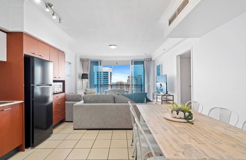 Surfers Paradise Apartment | Chevron: Majestic Ocean Vista w/Resort Amenities