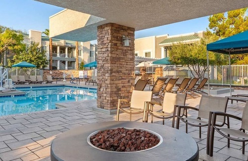 Las Vegas Resort | Chic 1-bedroom resort with Pool & fitness room, Shuttle service to the Strip