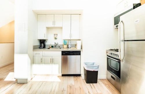 Wilshire Apartment | Chic 3-levels 3-Bedroom 2-Bath Loft by Hollywood with 2 Parking