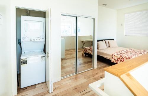 Wilshire Apartment | Chic 3-levels 3-Bedroom 2-Bath Loft by Hollywood with 2 Parking