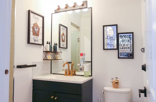 Steveston House | Chic Artistic individual Studio Suite Exceptional Luxury with Everything