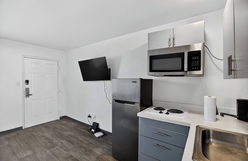 Las Vegas Apartment | Chic furnished studio with inviting modern decor