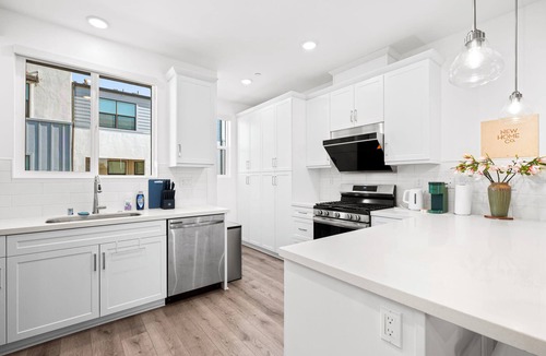 Guasti House | Chic Modern Retreat With Stunning Views 1360 Sqft