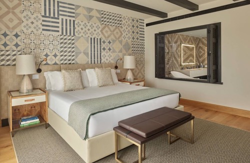 Tor Hotel | Chic Non-Smoking Room w/Balcony & Picturesque Portugal Countryside View