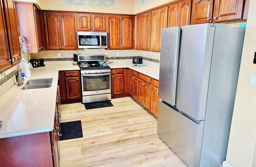 Reno House | Chic Sky Haven |4Bedrooms|Sleeps13