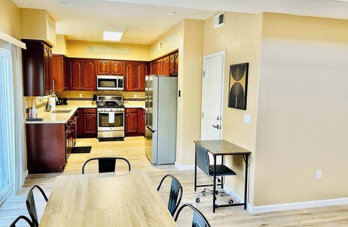 Reno House | Chic Sky Haven |4Bedrooms|Sleeps13