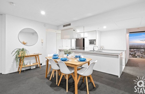 Surfers Paradise Apartment | Circle on Cavill 3 Bedroom Ocean View — Q Stay