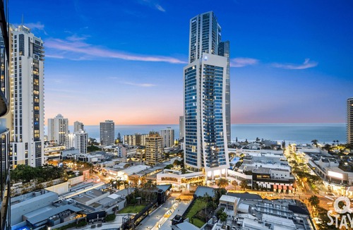 Surfers Paradise Apartment | Circle on Cavill 3 Bedroom Ocean View — Q Stay