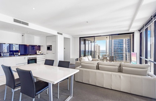 Surfers Paradise Apartment | Circle on Cavill Ocean View