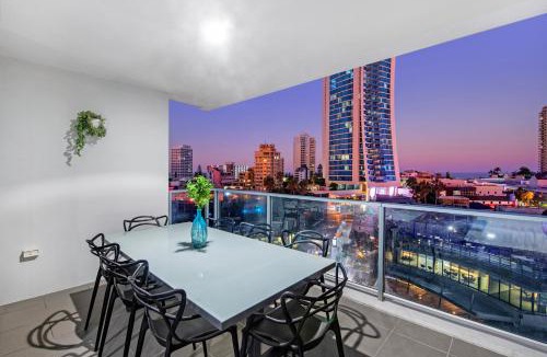 Surfers Paradise Apartment | Circle on Cavill Surfers Paradise- 3 Bedroom Deluxe Apartment