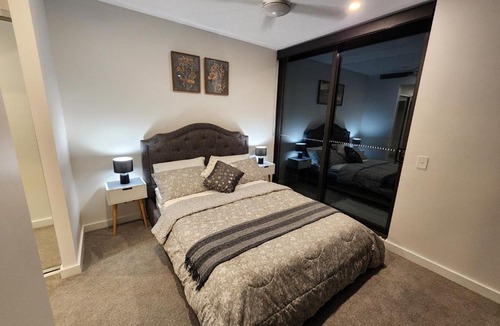 Eagle Farm Apartment | City and River View Apt with Infinity Pool, Spa, Sauna, Steam Room