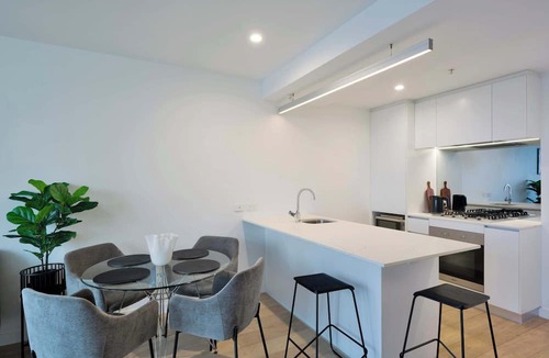 Spring Hill Apartment | City View 2BR Apartment | Free Parking & Workspace