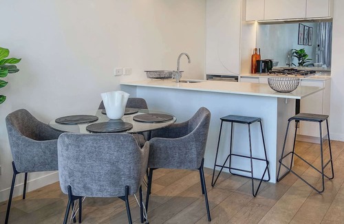 Spring Hill Apartment | City View 2BR Apartment | Free Parking & Workspace