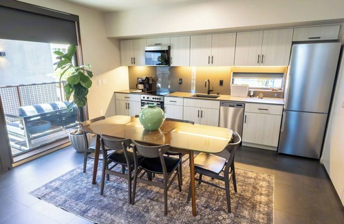 Middletown Apartment | City24 Hotel Little Italy Mission Hills